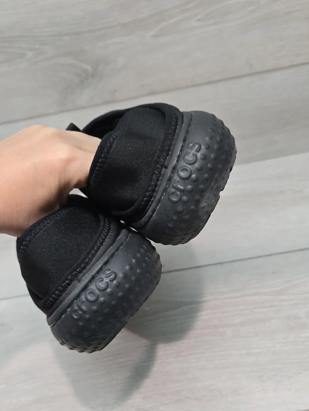 Crocs Big Kids Junior Quilted Boys Black Slip-On Puffer Shoes Clog Sz J3